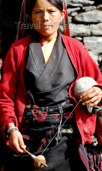 nepal123: Nepal - Langtang region - woman spinning yak wool - photo by E.Petitalot - (c) Travel-Images.com - Stock Photography agency - Image Bank