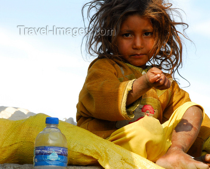 nepal129: Kathmandu, Nepal: a young girl asks for money on the street - photo by E.Petitalota - (c) Travel-Images.com - Stock Photography agency - Image Bank