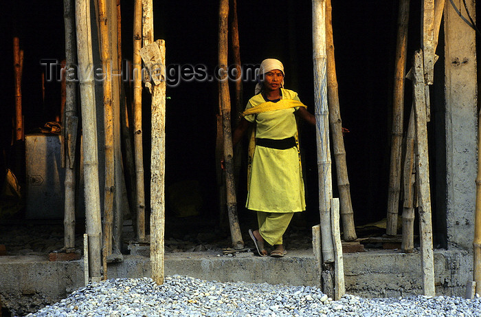 nepal152: Nepal - Pokhara: female worker at a construction site - bamboo scaffolding - photo by W.Allgöwer - (c) Travel-Images.com - Stock Photography agency - Image Bank