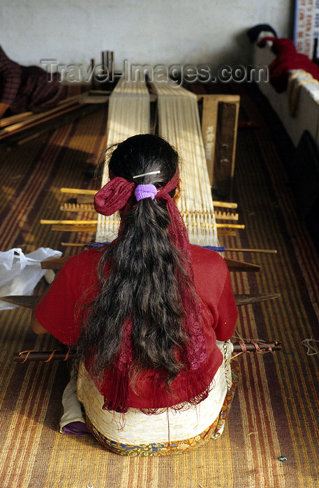 nepal155: Nepal - Pokhara: working with a loom - Women Handicraft Center - women's movement - photo by W.Allgöwer - (c) Travel-Images.com - Stock Photography agency - Image Bank