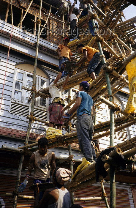 nepal157: Nepal - Pokhara: construction site - teamwork and bamboo scaffolding - photo by W.Allgöwer - (c) Travel-Images.com - Stock Photography agency - Image Bank