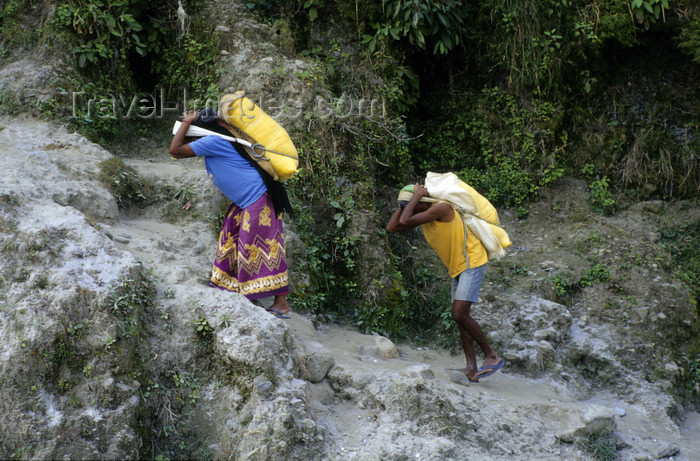 nepal158: Nepal - Pokhara: day labourers transport bags uphill - photo by W.Allgöwer - (c) Travel-Images.com - Stock Photography agency - Image Bank