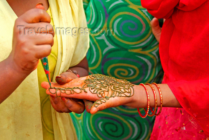 nepal199: Kathmandu, Nepal: woman applying henna to hand - photo by J.Pemberton - (c) Travel-Images.com - Stock Photography agency - Image Bank