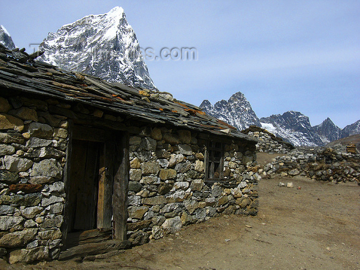 nepal20: Nepal - Sagarmatha National Park -  Everest Base Camp Trek: spartan house - photo by M.Samper - (c) Travel-Images.com - Stock Photography agency - Image Bank