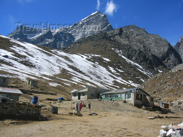 nepal23: Nepal - Lobuche - Khumbu region: under the peak - Everest Base Camp Trek - photo by M.Samper - (c) Travel-Images.com - Stock Photography agency - Image Bank