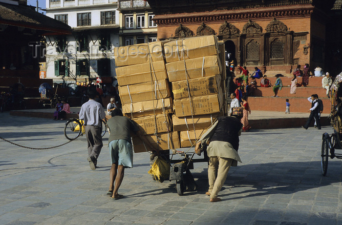 nepal242: Kathmandu, Nepal: day labourers push a large load - Durbar square - photo by W.Allgöwer - (c) Travel-Images.com - Stock Photography agency - Image Bank