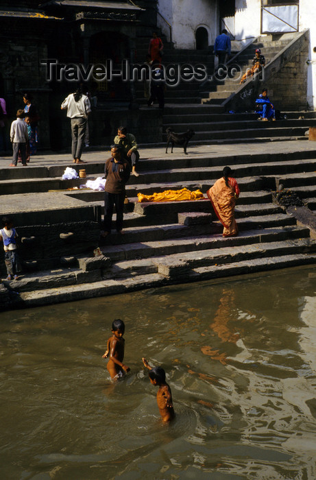 nepal244: Kathmandu, Nepal: Pashupatinath temple - kids bathe in the Bagmati river near the cremation platforms - photo by W.Allgöwer - (c) Travel-Images.com - Stock Photography agency - Image Bank