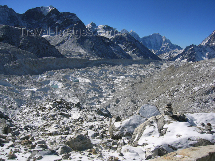 nepal26: Nepal - Khumbu Glacier - Everest Base Camp Trek - photo by M.Samper - (c) Travel-Images.com - Stock Photography agency - Image Bank