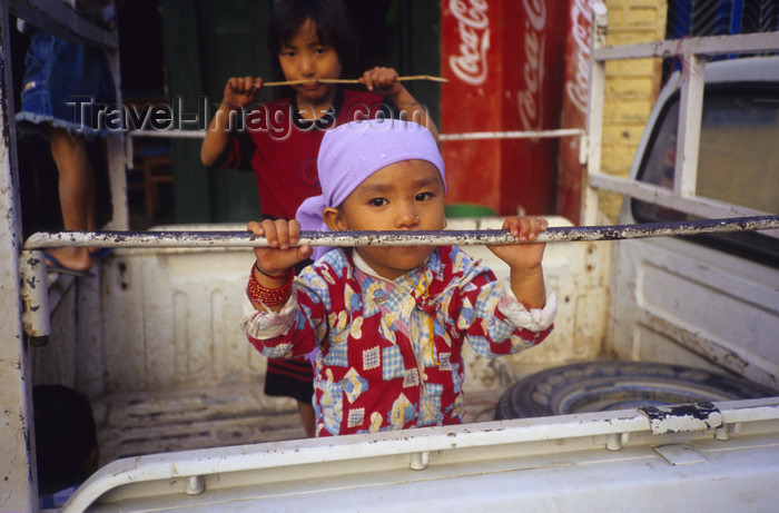 nepal264: Kathmandu, Nepal: Newari children on the back of a pick-up truck - photo by W.Allgöwer - (c) Travel-Images.com - Stock Photography agency - Image Bank
