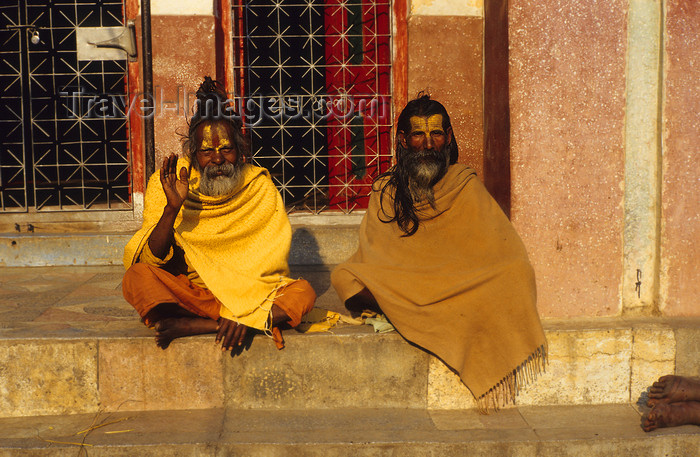 nepal268: Kathmandu, Nepal: pair of Sadhus - ascetic men dedicated to achieving liberation (moksha) through meditation and contemplation - photo by W.Allgöwer - (c) Travel-Images.com - Stock Photography agency - Image Bank