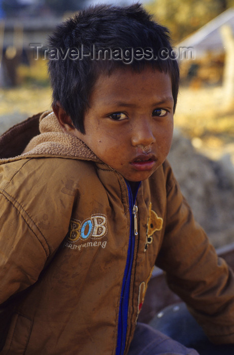 nepal288: Kathmandu, Nepal: poverty - Dalit child at a rubbish dump - lower caste people - photo by W.Allgöwer - (c) Travel-Images.com - Stock Photography agency - Image Bank