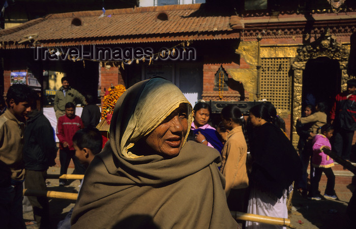 nepal289: Kathmandu, Nepal: old Nepali woman - street scene - photo by W.Allgöwer - (c) Travel-Images.com - Stock Photography agency - Image Bank