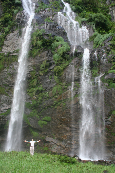 nepal310: Tal, Annapurna region, Gandaki Zone, Nepal: the waterfalls - Annapurna Circuit Trek - photo by M.Wright - (c) Travel-Images.com - Stock Photography agency - Image Bank