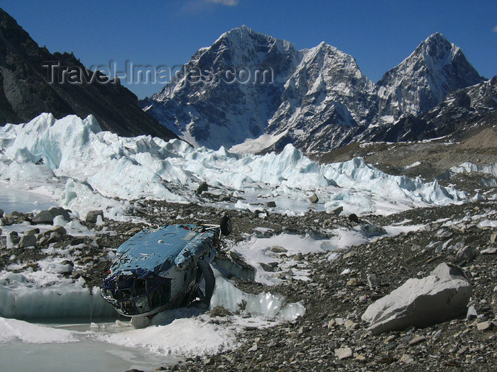 nepal32: Nepal - Sagarmatha National Park - Everest Base Camp Trek: helicopter wreck - photo by M.Samper - (c) Travel-Images.com - Stock Photography agency - Image Bank