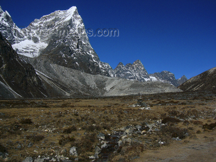 nepal33: Nepal - Sagarmatha National Park - Everest Base Camp Trek: stone wall - photo by M.Samper - (c) Travel-Images.com - Stock Photography agency - Image Bank