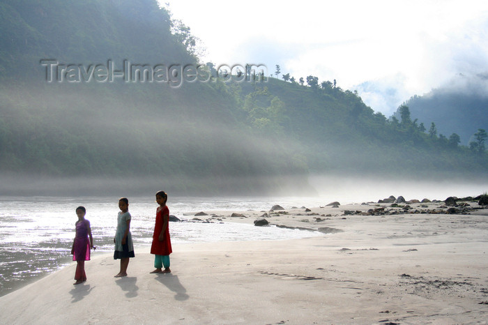 nepal331: Narayani Zone, Nepal: three girls near the Trisuli River - photo by M.Wright - (c) Travel-Images.com - Stock Photography agency - Image Bank