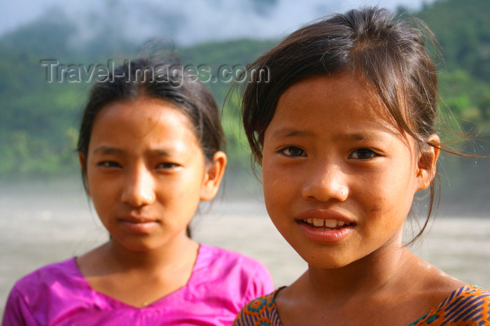 nepal332: Narayani Zone, Nepal: two girls near the Trisuli River - photo by M.Wright - (c) Travel-Images.com - Stock Photography agency - Image Bank