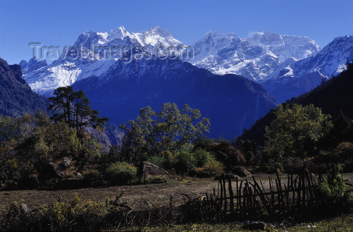 nepal337: Manaslu / Kutang, Gorka district, Gandaki zone, Annapurna area, Nepal: the eighth highest mountain in the world - 8,163 metres - Mansiri Himal - Gurkha Massif - photo by W.Allgöwer - (c) Travel-Images.com - Stock Photography agency - Image Bank