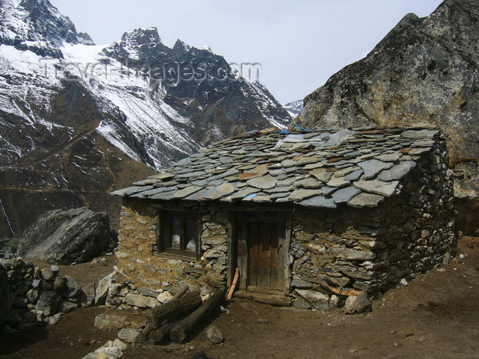 nepal34: Nepal - Sagarmatha National Park - Everest Base Camp Trek: hut - photo by M.Samper - (c) Travel-Images.com - Stock Photography agency - Image Bank