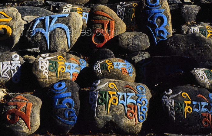 nepal342: Annapurna area, Nepal: mound of Mani Stones - mantra of compassion (Vajrayana) Om Mani Peme Hung (Oh, you jewel in the lotus) - photo by W.Allgöwer - (c) Travel-Images.com - Stock Photography agency - Image Bank