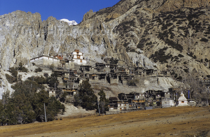 nepal345: Annapurna area, Manang district, Gandaki zone, Nepal: Braga village - famous for its Gompa (Buddhist monastery) - 3470 m, Annapurna Himal - photo by W.Allgöwer - (c) Travel-Images.com - Stock Photography agency - Image Bank