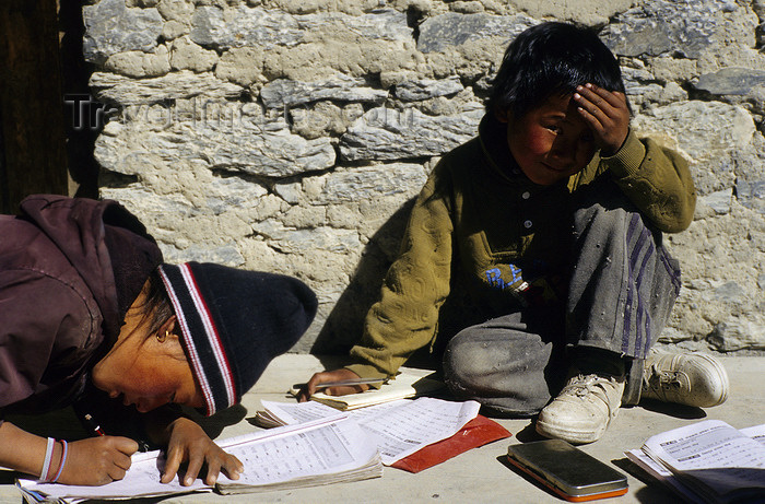 nepal353: Annapurna area, Nepal: students doing their home work - photo by W.Allgöwer - (c) Travel-Images.com - Stock Photography agency - Image Bank