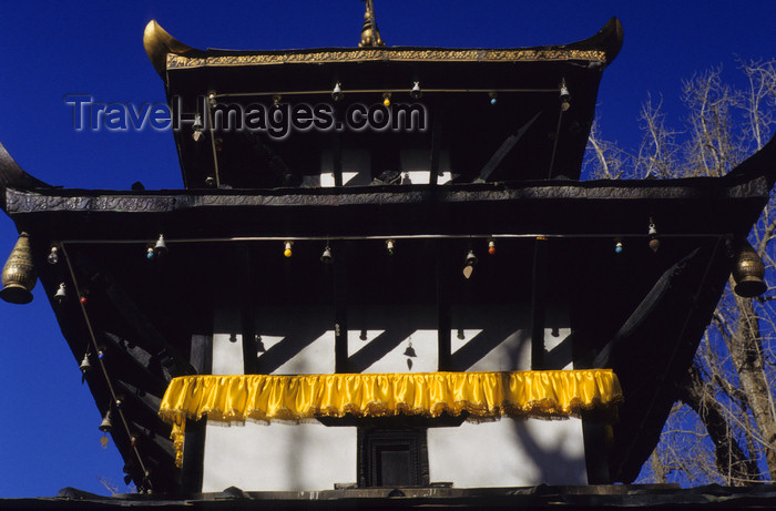 nepal375: Muktinath, Annapurna area, Mustang District, Dhawalagiri Zone, Nepal: Shiva temple - photo by W.Allgöwer - (c) Travel-Images.com - Stock Photography agency - Image Bank