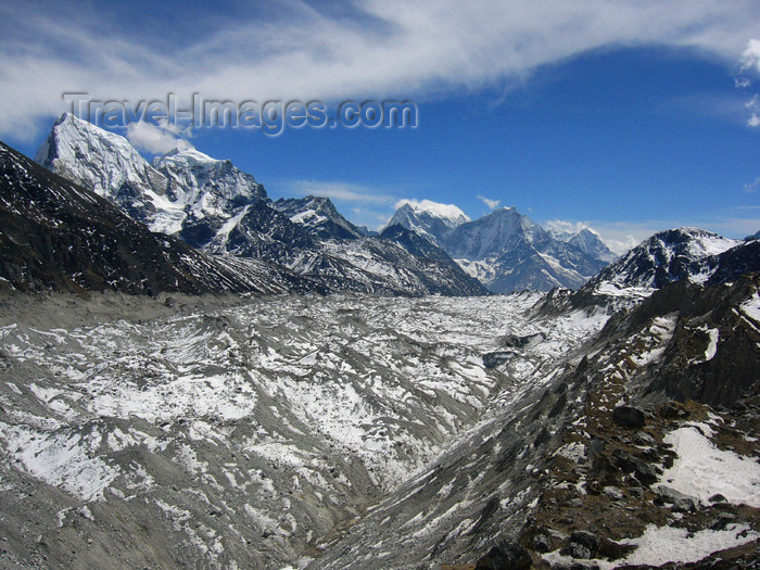 nepal38: Nepal - Ngozumba Glacier - Khumbu region - Everest Base Camp Trek - photo by M.Samper - (c) Travel-Images.com - Stock Photography agency - Image Bank