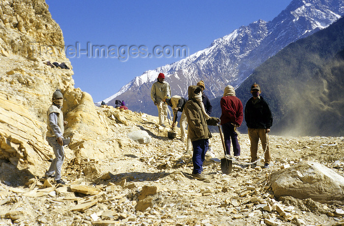 nepal391: Annapurna area, Myagdi District, Dhawalagiri Zone, Nepal: Kali Gandaki valley - building a road in the Himalayas, Annapurna Himal - photo by W.Allgöwer - (c) Travel-Images.com - Stock Photography agency - Image Bank