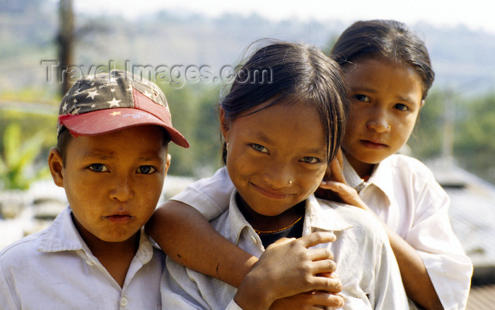 nepal395: Annapurna area, Nepal: students - photo by W.Allgöwer - (c) Travel-Images.com - Stock Photography agency - Image Bank