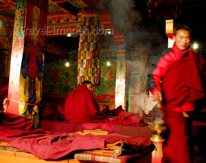 nepal402: Khumbu region, Solukhumbu district, Sagarmatha zone, Nepal: monk with censer - Buddhist ceremony in the Tengboche monastory - photo by E.Petitalot - (c) Travel-Images.com - Stock Photography agency - Image Bank
