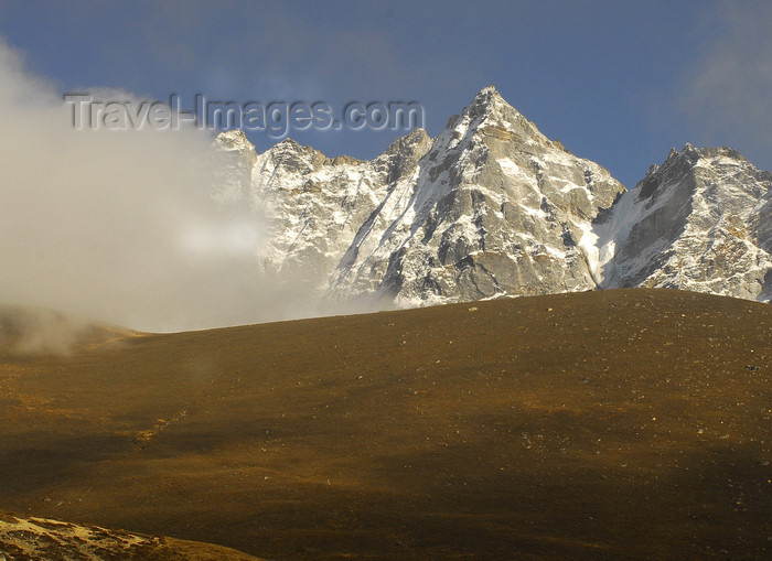 nepal405: Khumbu region, Solukhumbu district, Sagarmatha zone, Nepal: cloud of fog in the mountains - photo by E.Petitalot - (c) Travel-Images.com - Stock Photography agency - Image Bank