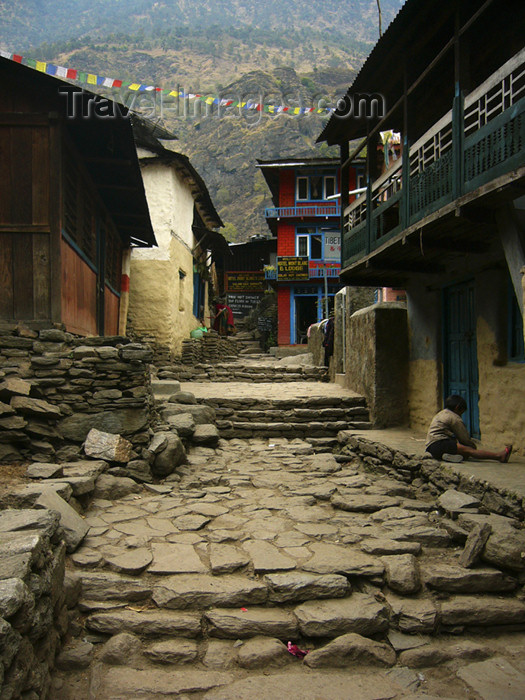 nepal41: Nepal - Jagat, Gandaki Zone: alley - Annapurna Circuit - photo by M.Samper - (c) Travel-Images.com - Stock Photography agency - Image Bank