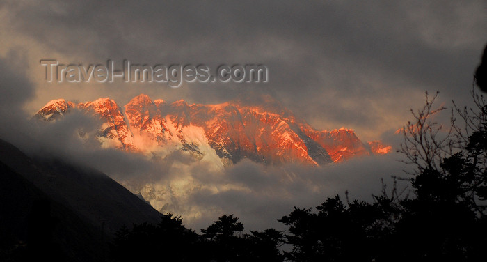 nepal423: Khumbu region, Solukhumbu district, Sagarmatha zone, Nepal: sunset view of the Everest range - photo by E.Petitalot - (c) Travel-Images.com - Stock Photography agency - Image Bank