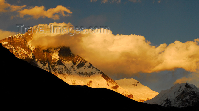 nepal429: Khumbu region, Solukhumbu district, Sagarmatha zone, Nepal: sunset - windy storm on mount Everest - photo by E.Petitalot - (c) Travel-Images.com - Stock Photography agency - Image Bank