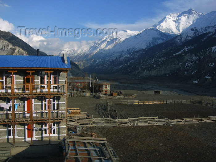 nepal45: Manang, Gandaki Zone, Nepal: mountains and flats - Annapurna Circuit - photo by M.Samper - (c) Travel-Images.com - Stock Photography agency - Image Bank