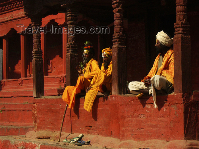 nepal58: Nepal - Kathmandu: Durbar Square - sadhus - photo by M.Samper - (c) Travel-Images.com - Stock Photography agency - Image Bank