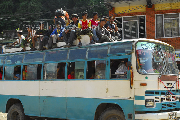 nepal77: Nepal - Langtang region - people are often in and on top of buses - photo by E.Petitalot - (c) Travel-Images.com - Stock Photography agency - Image Bank