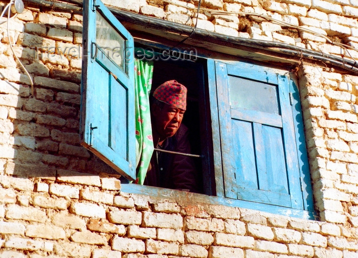 nepal89: Nepal - Kathmandu valley: face in window - photo by G.Friedman - (c) Travel-Images.com - Stock Photography agency - Image Bank