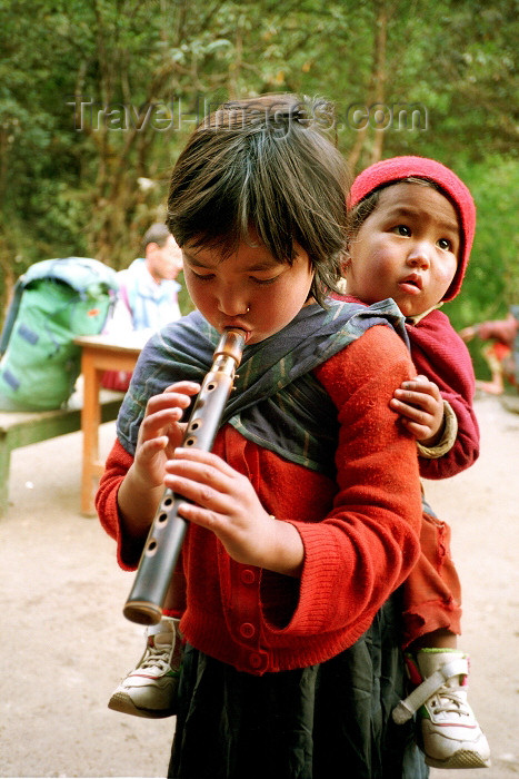 nepal98: Nepal - Annapurna region: girl playing xaphoon, a Bamboo Sax - photo by G.Friedman - (c) Travel-Images.com - Stock Photography agency - Image Bank