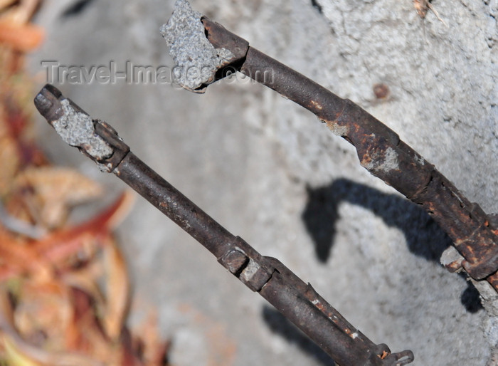 nicaragua14: Managua, Nicaragua: machine guns encased in concrete - Peace Park - Parque de la Paz - photo by M.Torres - (c) Travel-Images.com - Stock Photography agency - Image Bank