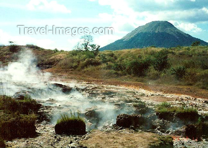 nicaragua16: Nicaragua - Momotombo Volcano - stratovolcano in León Department - on the shore of Lago de Managua - photo by G.Frysinger - (c) Travel-Images.com - Stock Photography agency - Image Bank