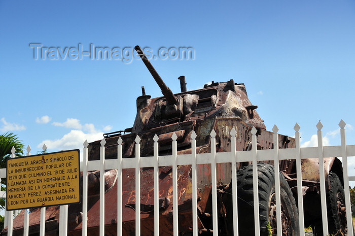 nicaragua22: Managua, Nicaragua: Loma de Tiscapa national historic park -  WWII Fiat-Ansaldo tankette used in the 1979 revolution - Carro Veloce CV.33, a gift of Benito Mussolini to General Somoza García - photo by M.Torres - (c) Travel-Images.com - Stock Photography agency - Image Bank