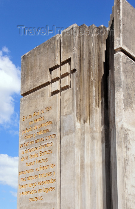 nicaragua30: Managua, Nicaragua: Loma de Tiscapa national historic park - monument for the heroes of the 1954 anti Somoza uprising - parque histórico nacional - photo by M.Torres - (c) Travel-Images.com - Stock Photography agency - Image Bank