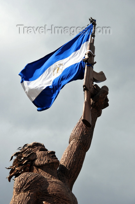 nicaragua33: Managua, Nicaragua: Nameless Guerrilla Soldier - Monument to the True Heroes of the Revolution - metal statue clutching a pick-axe in his right hand and an AK-47 in his left, honouring the Sandinista fighters of the FSLN - El Guerrillero sin Nombre - Av. Bolivar - Dupla Norte - photo by M.Torres - (c) Travel-Images.com - Stock Photography agency - Image Bank