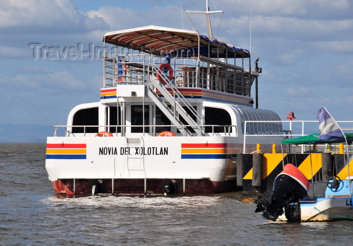 nicaragua49: Managua, Nicaragua: harbour on Lake Managua - tour boat 'Novia del Xolotlán' - Puerto Salvador Allende - malécon - photo by M.Torres - (c) Travel-Images.com - Stock Photography agency - Image Bank