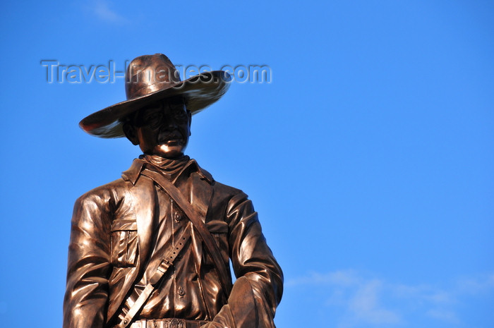 nicaragua60: Managua, Nicaragua: statue of Augusto Sandino at the Presidential Palace - Plaza de la Revolución / Plaza de la República - photo by M.Torres - (c) Travel-Images.com - Stock Photography agency - Image Bank