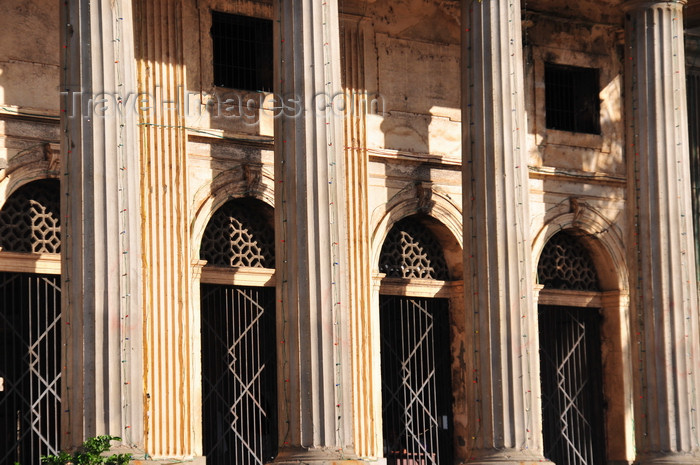 nicaragua61: Managua, Nicaragua: Old Cathedral - Antigua Catedral de Santiago de Managua - neo-classical hexastyle portico - photo by M.Torres - (c) Travel-Images.com - Stock Photography agency - Image Bank