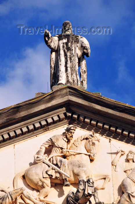 nicaragua63: Managua, Nicaragua: Old Cathedral - St James in the tympanum, and Christ above the pediment - Vieja Catedral de Santiago de los Caballeros - photo by M.Torres - (c) Travel-Images.com - Stock Photography agency - Image Bank