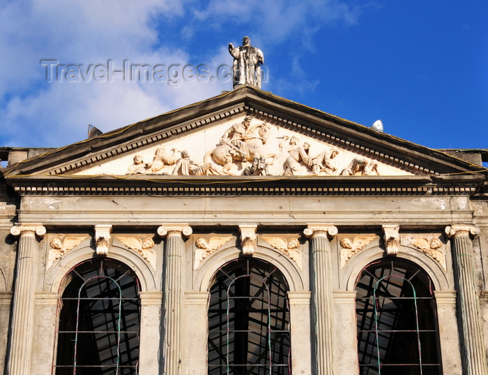 nicaragua64: Managua, Nicaragua: Old Cathedral, damaged by the 1972 earthquake - pediment and Doric order columns - Antigua Catedral de Santiago de Managua - centro histórico - photo by M.Torres - (c) Travel-Images.com - Stock Photography agency - Image Bank